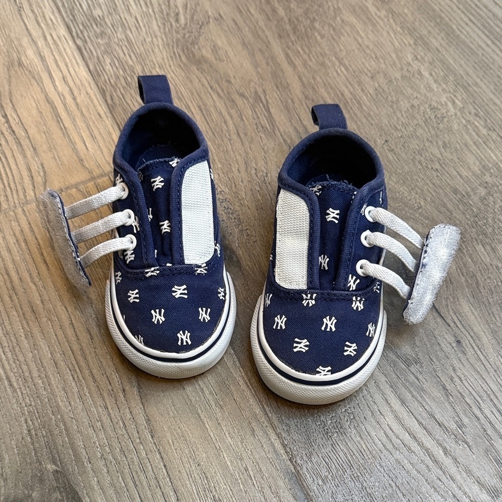 Vans Kids Navy and White Patterned Sneakers New York Yankees toddler - Picture 8 of 12